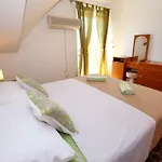 شقة Mara
